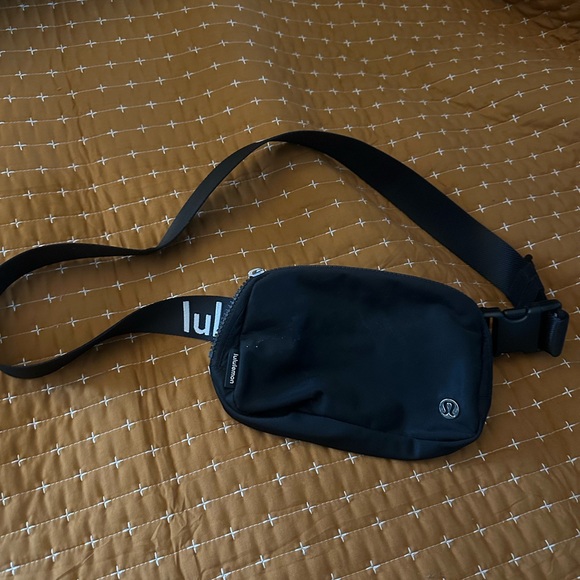 Lululemon everywhere belt bag - Picture 1 of 5